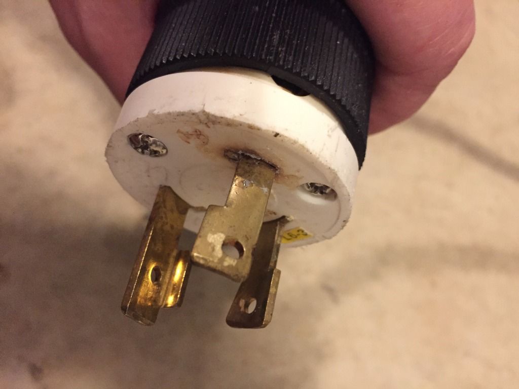 Element plug stuck in Flanged outlet